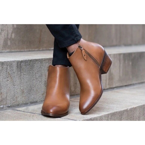 Frye Shoes - FRYE Women’s Cognac Leather Zip Pointed Toe Fitted Style Ankle Booties NWB